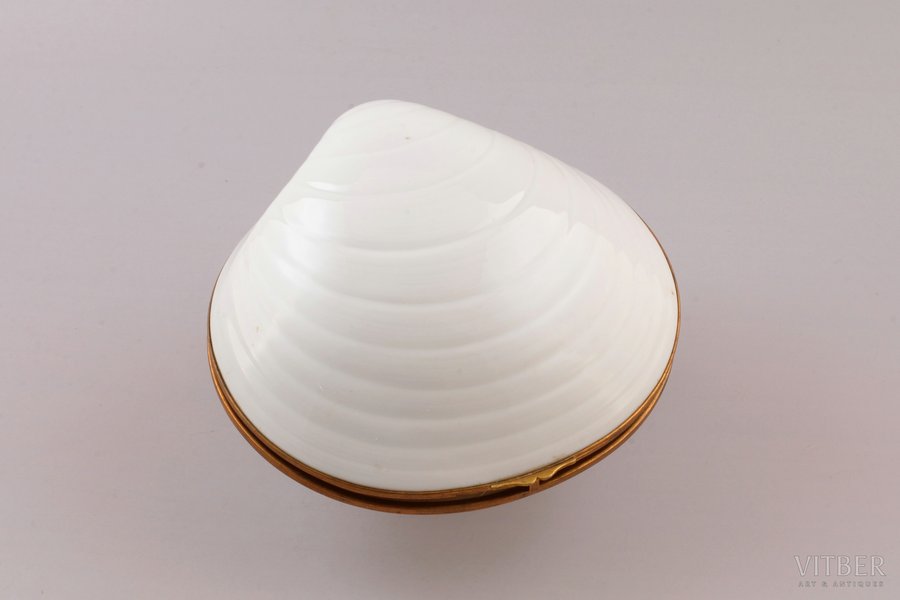 case, "Shell", porcelain, Limoges, France, the 2nd half of the 20th cent., h 10 x 16.5 x 15.5 cm, Piotet Chamart