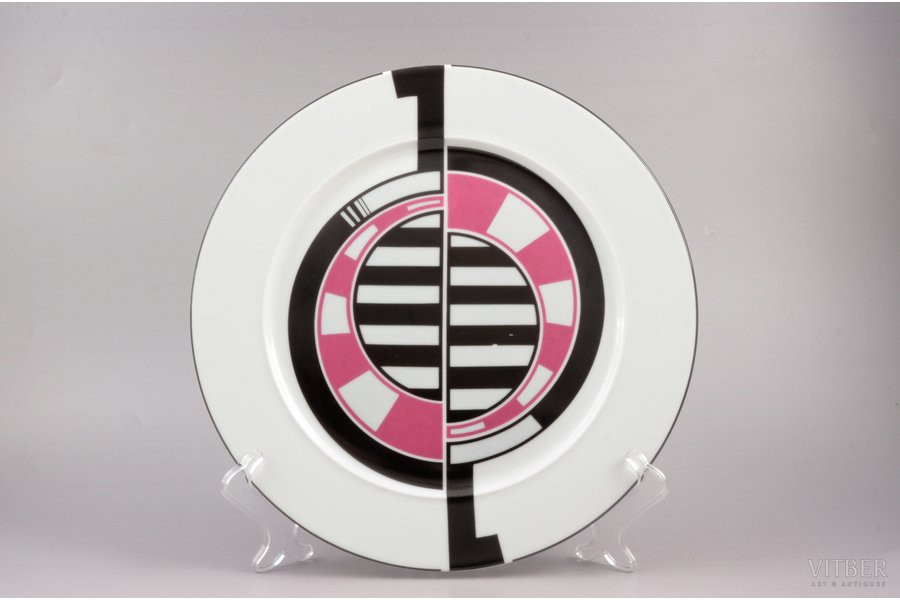 decorative plate, "Russian avant-garde", based on a sketch from the collection of George Costakis, porcelain, IONIA PORCELAIN S.A., sketch by Lyubov Sergeevna Popova (1889-1924), Greece, the 21st cent., Ø 26.2 cm