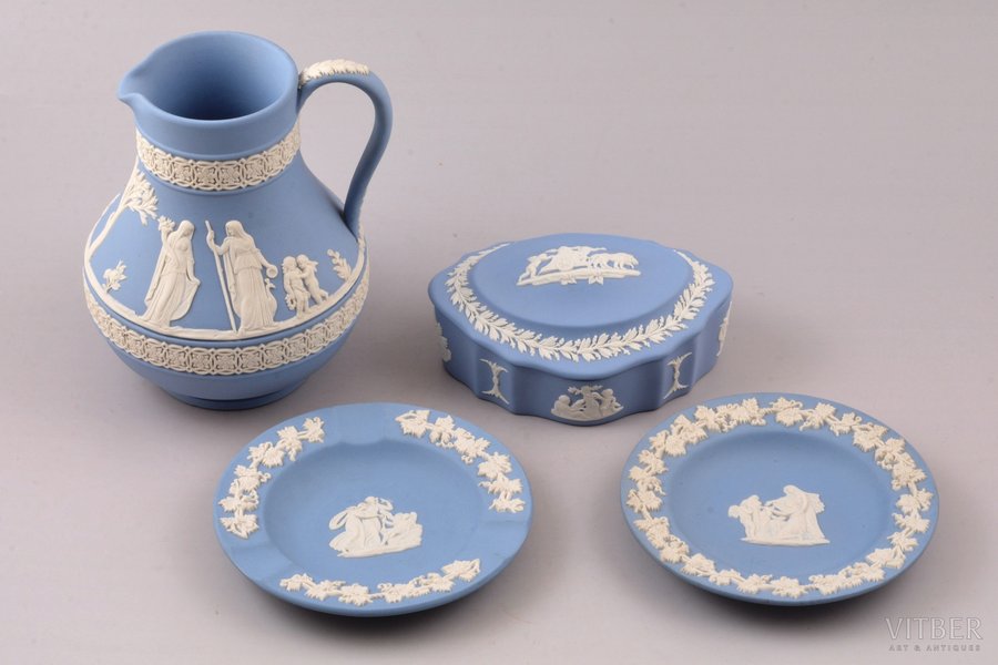 set of 4 items: jug, case, ashtray, jewelry tray, porcelain (jasperware), Wedgwood, Great Britain, pitcher h 13 cm, case h 4.8 x 11.3 x 8.4 cm, ashtray Ø 11.1 cm
