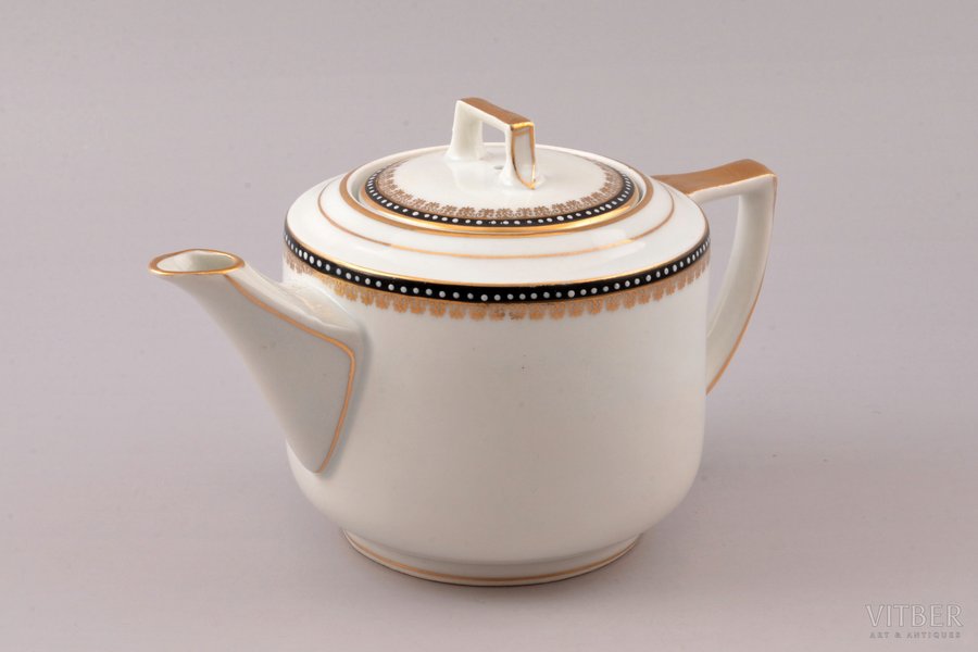 teapot, porcelain, M.S. Kuznetsov manufactory, Riga (Latvia), the beginning of the 20th cent., h (with lid) 12.3 cm