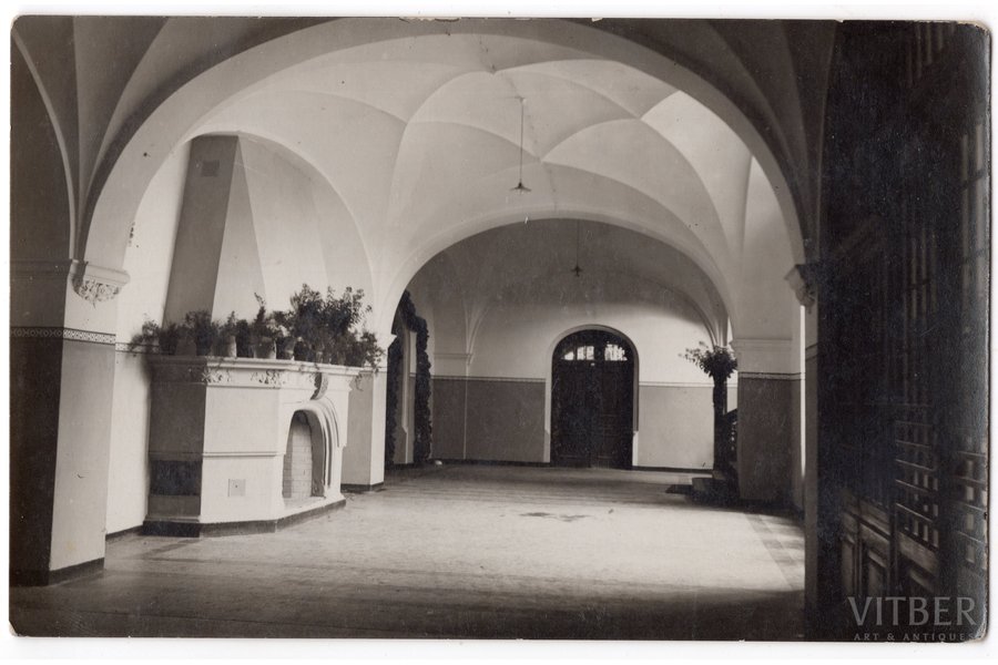 фотография, вестибюль Цесвайнской гимназии, Латвия, 20-30е годы 20-го века, 14х9 см