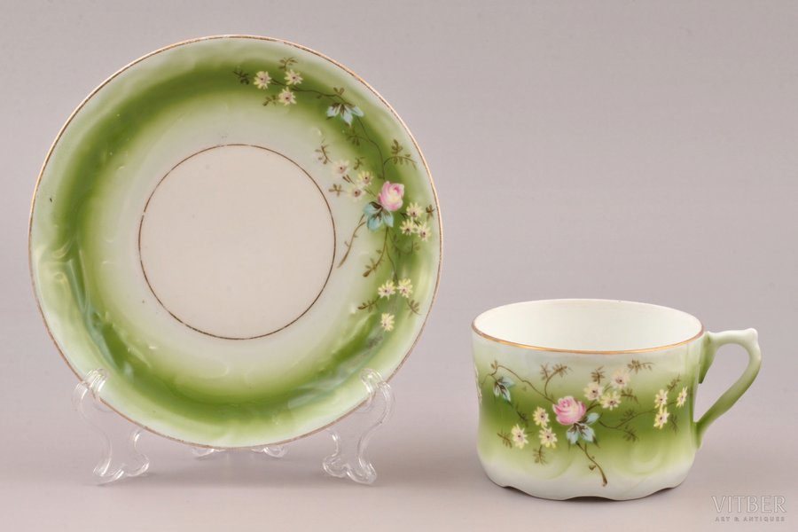tea pair, porcelain, M.S. Kuznetsov manufactory, hand-painted, Riga (Latvia), Russia, 1890-1910, h (cup) 5.5 cm, Ø (saucer) 14.2 cm