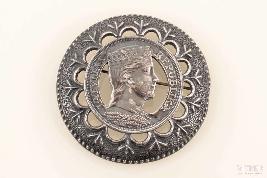 sakta, no 5 latu monētas, sudrabs, 29.55 g., izstrādājuma izmērs Ø 5.8 cm, 20 gs. 20-30tie gadi, Latvija