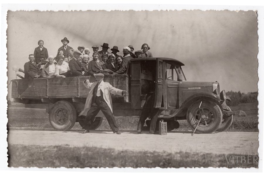фотография, грузовой автомобиль, Латвия, 20-30е годы 20-го века, 13.8х8.8 см