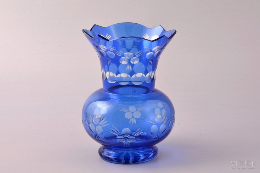 vase, Iļģuciems glass factory, colored glass, Latvia, USSR, the 50ies of 20th cent., h 13.5 cm