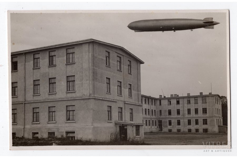 photography, Riga, dirigible "Graf von Zeppelin", 20-30ties of 20th cent., 13.6х8.6 cm