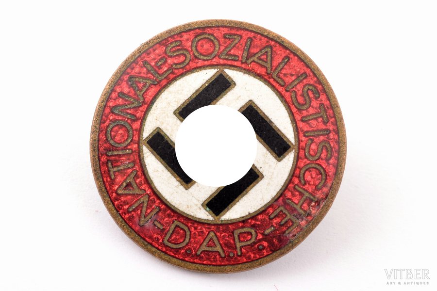 знак, NSDAP M1/141, RZM, Германия, 30е-40е годы 20го века, Ø 23 мм, 4.27 г, незначительный дефект эмали