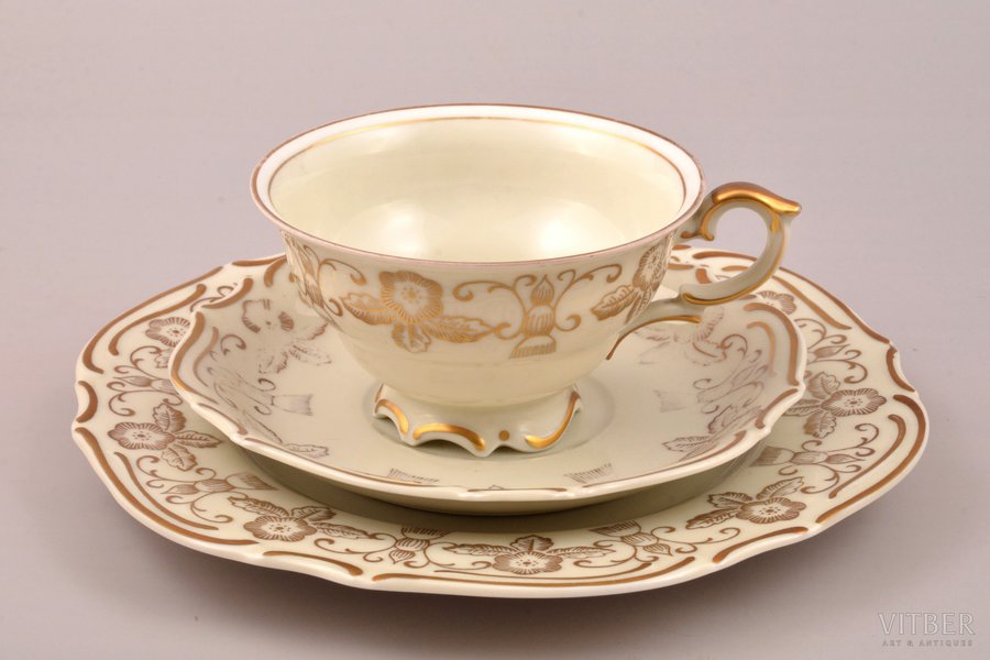 tea trio, porcelain, M.S. Kuznetsov manufactory, Riga (Latvia), 1937-1940, Ø (saucers) 20.6 / 15.3 cm, h (cup) 5.9 cm, second grade