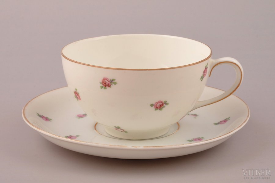 tējas pāris, porcelāns, Langebraun, Igaunija, 20 gs. 20-30tie gadi, h (tasīte) 5.3 cm, Ø (apakštasīte) 14.9 cm, apakštasītei matveida plaisa