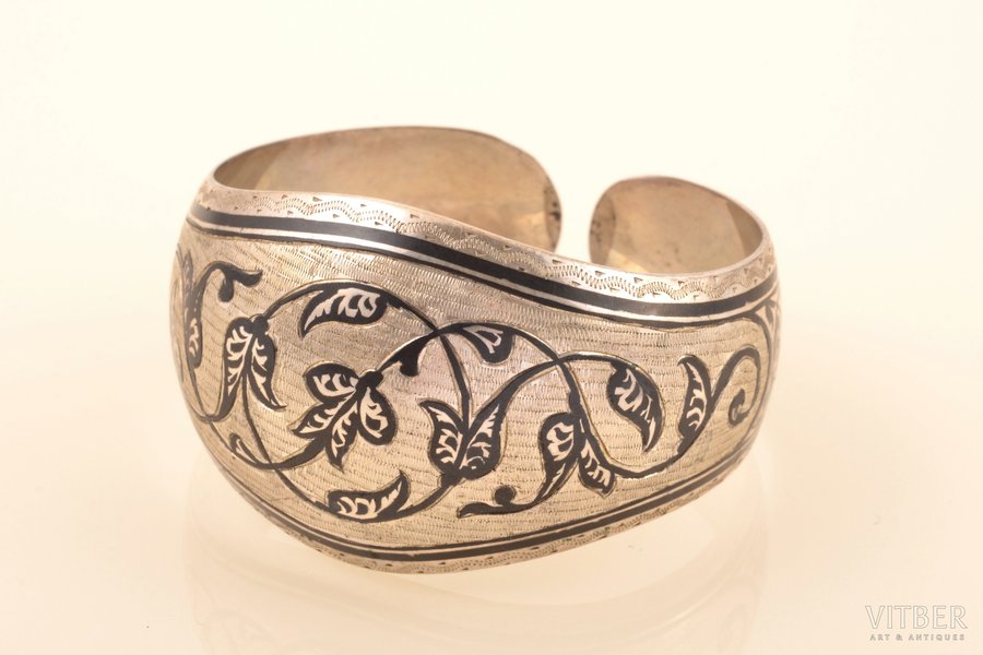 a bracelet, silver, niello enamel, 875 standard, 31.80 g., the diameter of the bracelet 5 x 5.3 cm, the artistic plant of Kubachinsk, USSR, height of bracelet 3.6 cm