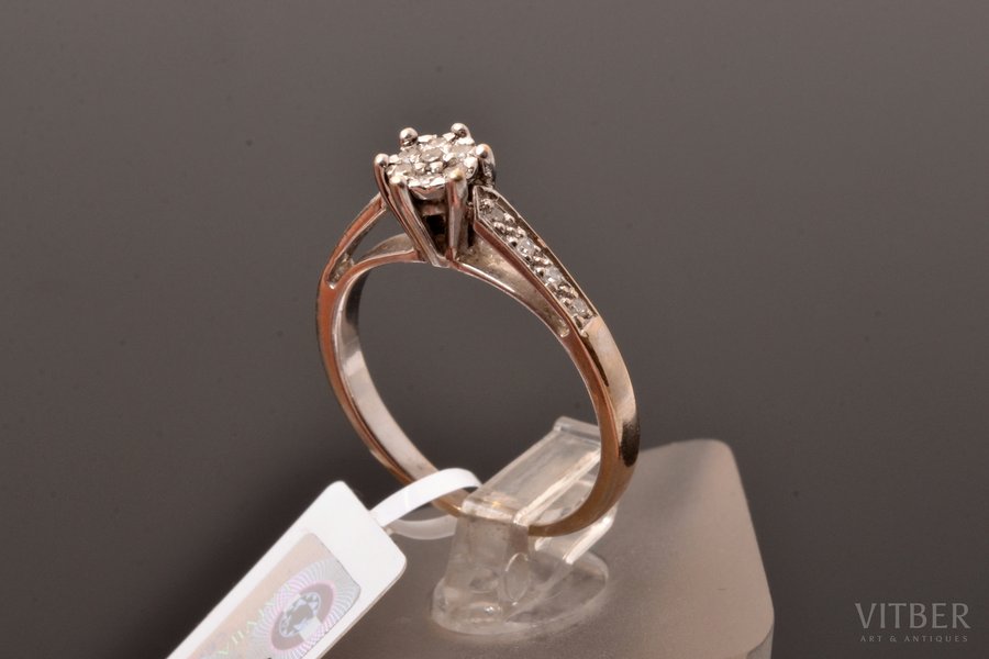 a ring, gold, 750 standard, 2.76 g., the size of the ring 16, diamonds