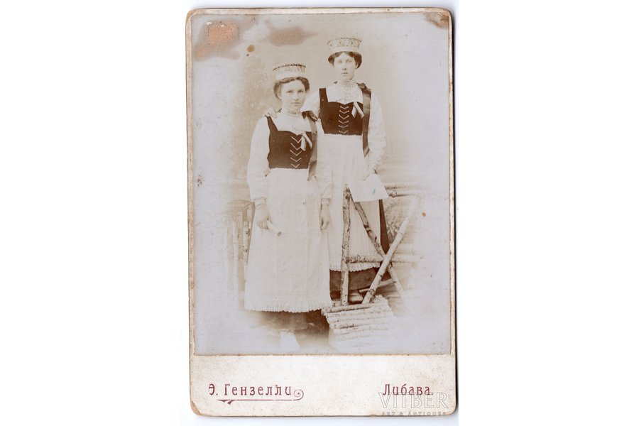 photography, on cardboard, Women in national costumes. Cabinet photo. E.Genzelli, Liepaja till 1915., Latvia, Russia, beginning of 20th cent., 13.8х10.2 cm