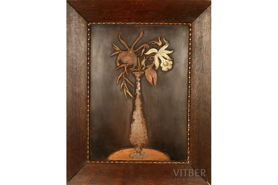 Берцс Стефанс (1839-1961), Ваза с цветами, 1929 г., резьба по металлу, 30.5 x 22 см