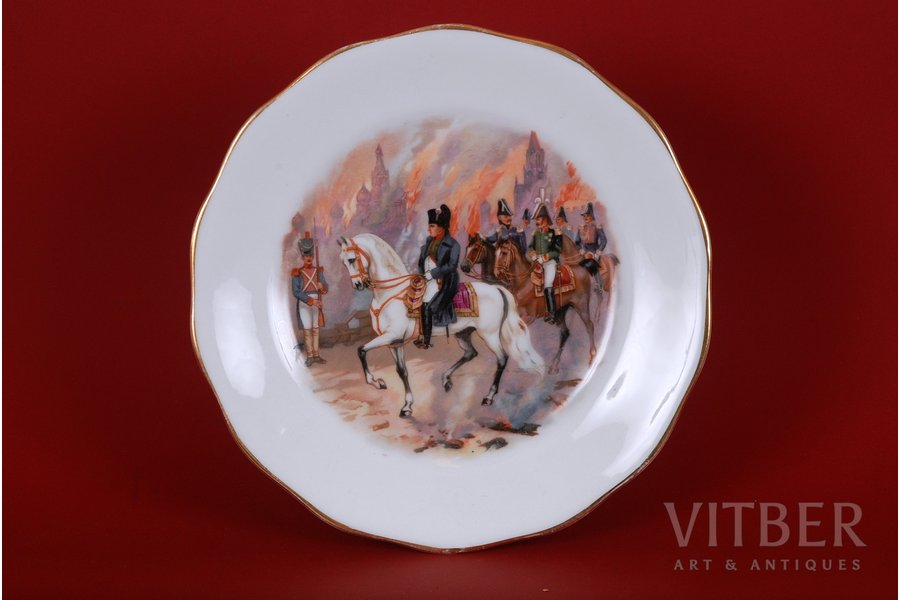 декоративная тарелка, Наполеон с конницей, фабрика М.С. Кузнецова, Рига (Латвия), 1937 г.
