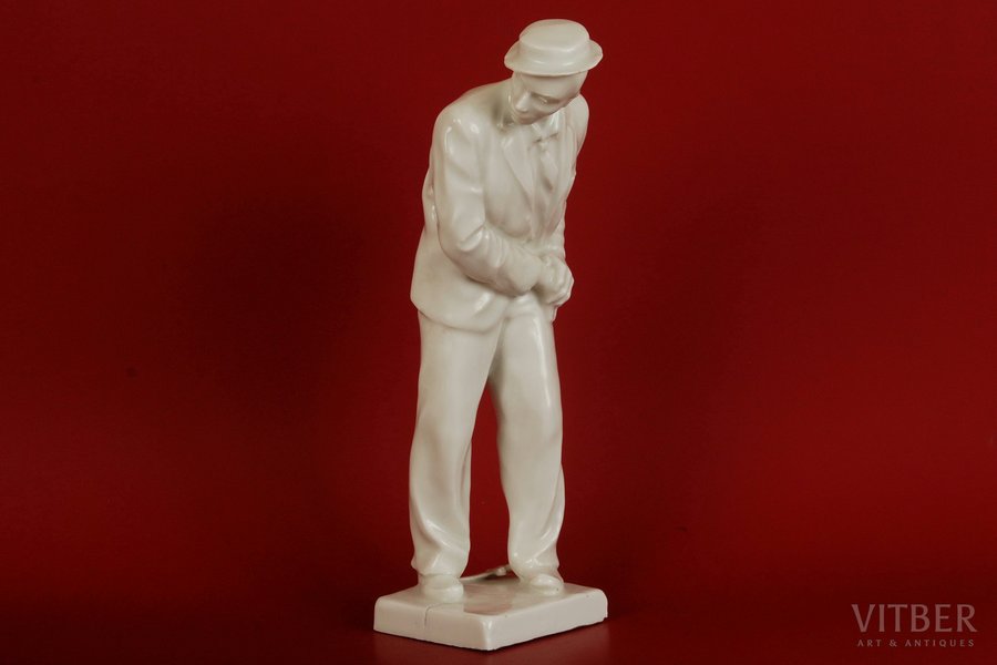 statuete, Aktieris Jūlijs Luncbergs "Mekki-Noža" lomā, porcelāns, Rīga (Latvija), autordarbs, 20 gs. 30tie gadi, 32 cm