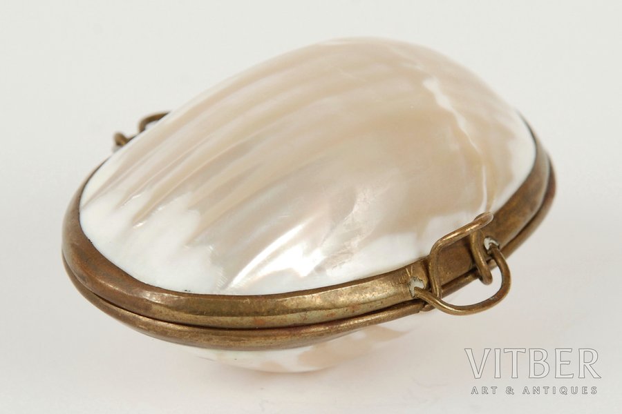 Sea-shell, mother-of-pearl, 15.8 g., the size of the ring 2.5 x 4.5, the beginning of the 20th cent., France