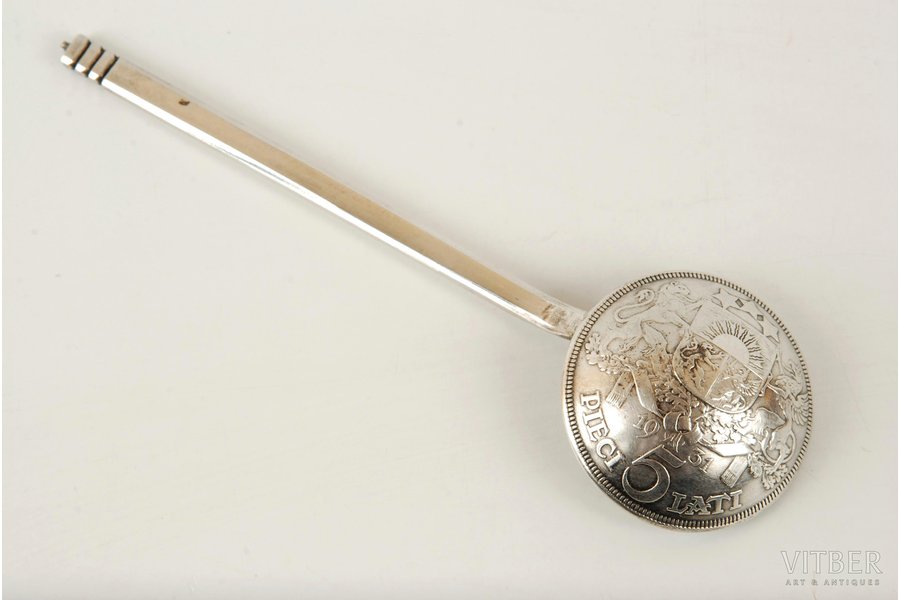 ложка, серебро, Сувенирная, с монетой 5 латов, 875 проба, 34.9 г, 20-30е годы 20го века, Латвия