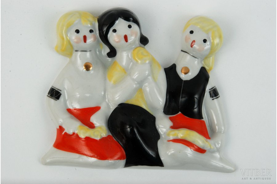 figurine, Wall decoration - Three girls, porcelain, Riga (Latvia), USSR, Riga porcelain factory, the 50ies of 20th cent., 8.5 cm, 1st class
