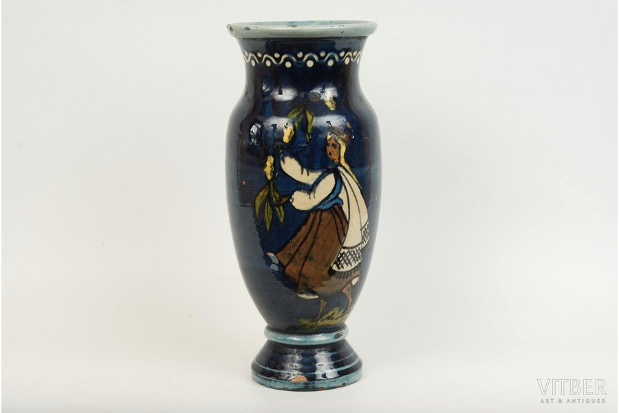 vase, Latvian folk girl, sculpture's work, Rīga porcelain factory, Riga (Latvia), USSR, the 40ies of 20th cent., 27 cm, painted by N.N., chips