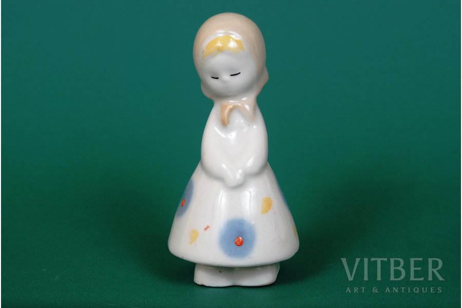 statuete, Meitene ar galvas lakatiņu, porcelāns, Rīga (Latvija), PSRS, Rīgas porcelāna rūpnīca, 20 gs. 50tie gadi