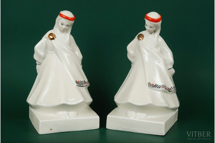 figurine, Bookends - ladies in folk suits, porcelain, Riga (Latvia), USSR, Riga porcelain factory, molder - Regīna Karkunova, the 50ies of 20th cent., 21 cm, 1st class