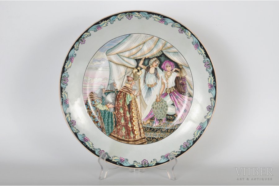 decorative plate, motive from a Russian "Fairytale about a Golden Cock", Rīga porcelain factory, Riga (Latvia), USSR, 1946, 33 cm, composition and hand painting by Yelizaveta Gegello