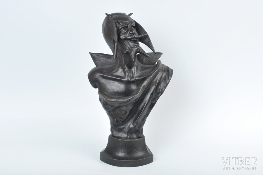 bust, Mefistofelis, cast iron, 28.5 cm, weight 2580 g., Russia, Kasli, 1903, moulder O.Samoilin, feathers on the head are missing