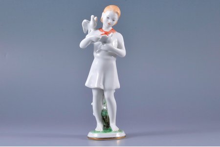 figurine, girl with pigeons, porcelain, USSR, LFZ - Lomonosov porcelain factory, molder - Galina Stolbova, the 50ies of 20th cent., 20 cm