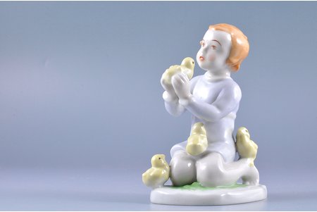 statuete, meitene ar cāļiem, porcelāns, Rīga (Latvija), PSRS, Rīgas porcelāna rūpnīca, 20 gs. 40tie gadi