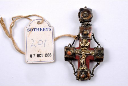 А small pendant hard-stone cross the "Korsun" type cross of red hard-stone applied with the silver gilt figure of the crucified Saviour, the terminals with wire-work links and mounted with vorals and sea pearls, 6.5 cm, the 15th/16th cent.
