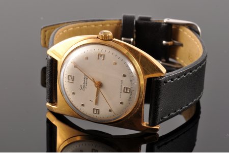 wristwatch, rare type, "Stolychniye", USSR, the 60-70ies of 20th cent., gold plated, (wristlet) 22 cm, (dial corpus) 27 mm, working well