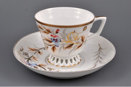 tea pair, hand painted, porcelain, M.S. Kuznetsov manufactory, Riga (Latvia), 1872-1887, Ø (plate) 14.3 cm, h (cup) 6.9 cm