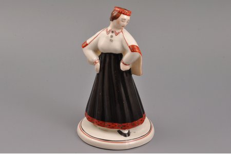 statuete, Tautu meita, porcelāns, Rīga (Latvija), J.K.Jessen rūpnīca, 1933-1935 g., 15 cm