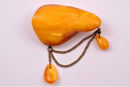 a brooch, 22.20 g., amber, item size 7.4 x 6.3 cm, large amber stone size 6.3 x 3.9 x 1.7 cm