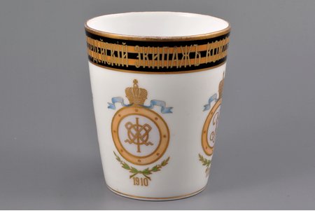 glass, Guards crew of courtier rowers and yachts team, porcelain, M.S. Kuznetsov manufactory, Russia, 1910-1917, h = 10 cm, Ø = 8.4 cm, Dmitrov factory
