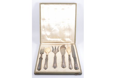 serving set, silver, 6 items, 950 standard, total weight of items 684.85, 31.4 / 27.3 / 29 / 27.4 / 27.2 / 27.3 cm, France, in a box