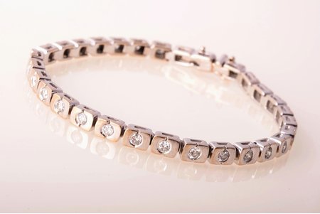 a bracelet, gold, 18 k standard, 17.60 g., the item's dimensions 16 cm, diamonds, ~ 2 ct, France