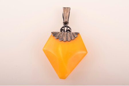 a pendant, silver, 875 standard, the item's dimensions 3.4 x 2.5 x 0.8 cm, amber, USSR
