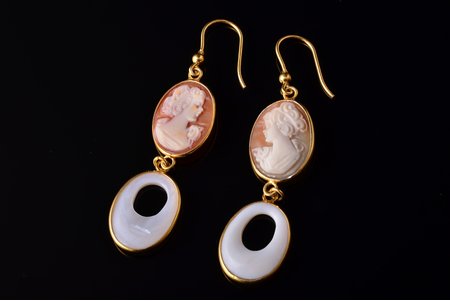 earrings, cameos, silver, gilding, 925 standard, 7.55 g., the item's dimensions 6.9 x 1.6 cm