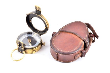 pārgājienu kompass, Pirmais pasaules karš, ar ādas maksti, misiņš, metāls, Lielbritānija, 1916 g., 7.3 x 5.9 x 1.9 cm, svars 151 g