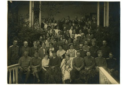 фотография, офицеры и интеллигенция на мероприятии (на картоне), Российская империя, начало 20-го века, 123x16,6 см