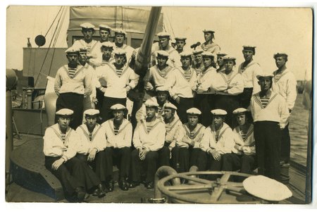 fotogrāfija, LA, uz kara kuģa "Virsaitis", Latvija, 20. gs. 20-30tie g., 14x8,8 cm