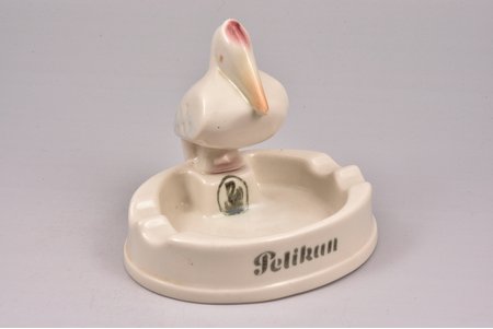 ashtray, advertisment, "Pelikan", porcelain, J. K. Jessen factory, Riga (Latvia), 1933-1935, 11.5 x 10 x 9.8 cm, second grade