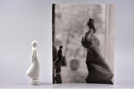 статуэтка, девушка, фарфор, Рига (Латвия), СССР, авторская работа, автор модели - Вера Вейса (?), 50-60е годы 20го века, 16.5 см