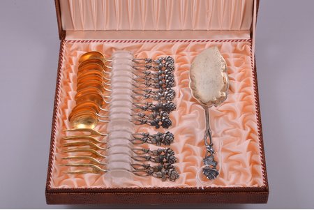 set, silver, 11 dessert spoons, 6 dessert forks, cake server, 830 standard, total weight of items 210.80, gilding, 19.4 / 12.9 / 11.8 cm, Finland, in a box