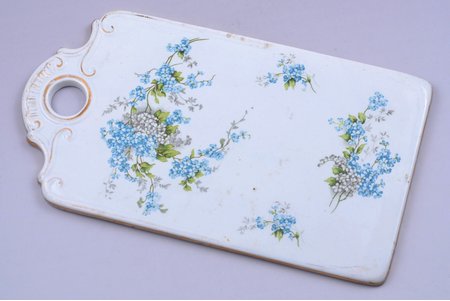 cheese carving desk, porcelain, M.S. Kuznetsov manufactory, Russia, the border of the 19th and the 20th centuries, 26 x 14.2 cm, Budyanskiy factory, there is chip on the back side in the corner