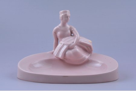 ashtray, "Girl in traditional costume", porcelain (pink color mass), M.S. Kuznetsov manufactory, Riga (Latvia), 1937-1940, 11 x 16.1 x 10.9 cm