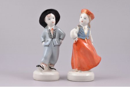 figurine, Folk dance (couple), porcelain, Riga (Latvia), USSR, Riga porcelain factory, molder - Leja Novozeneca, 11.2 / 10.9 cm, first grade