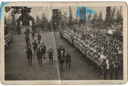 фотография, Латвийская армия, Даугавпилс, Праздник 10-го Айзпутского полка, поздравление президента Чаксте, 20-30е годы 20-го века, 14,2x9 см
