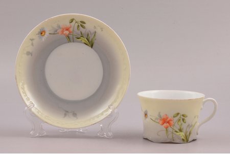 tējas pāris, porcelāns, Gardnera porcelāna rūpnīca, Krievijas impērija, 19. gs. beigas, h (tasīte) 5.4 cm, Ø (apakštasīte) 13.9 cm